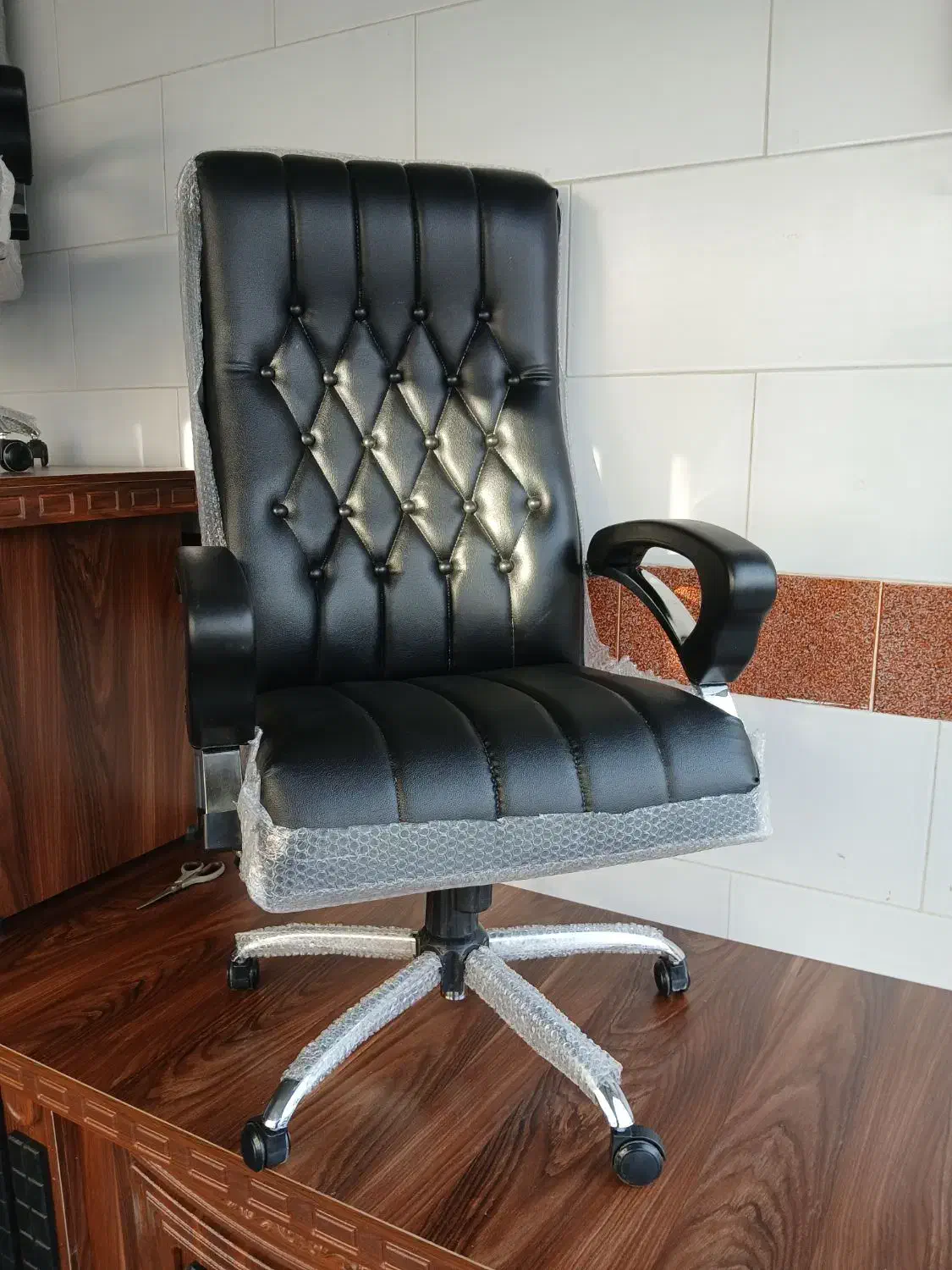 کنفرانسی مدیر کارمند تجهیز دفتر|دفتر کار|نسیم‌شهر, |دیوار