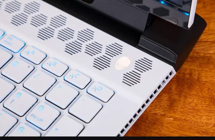 لپ تاپ گیمینگAlienware/گرافیک ۱۶۶۰/M17 R2 i7 9750H|رایانه همراه|تهران, تجریش|دیوار