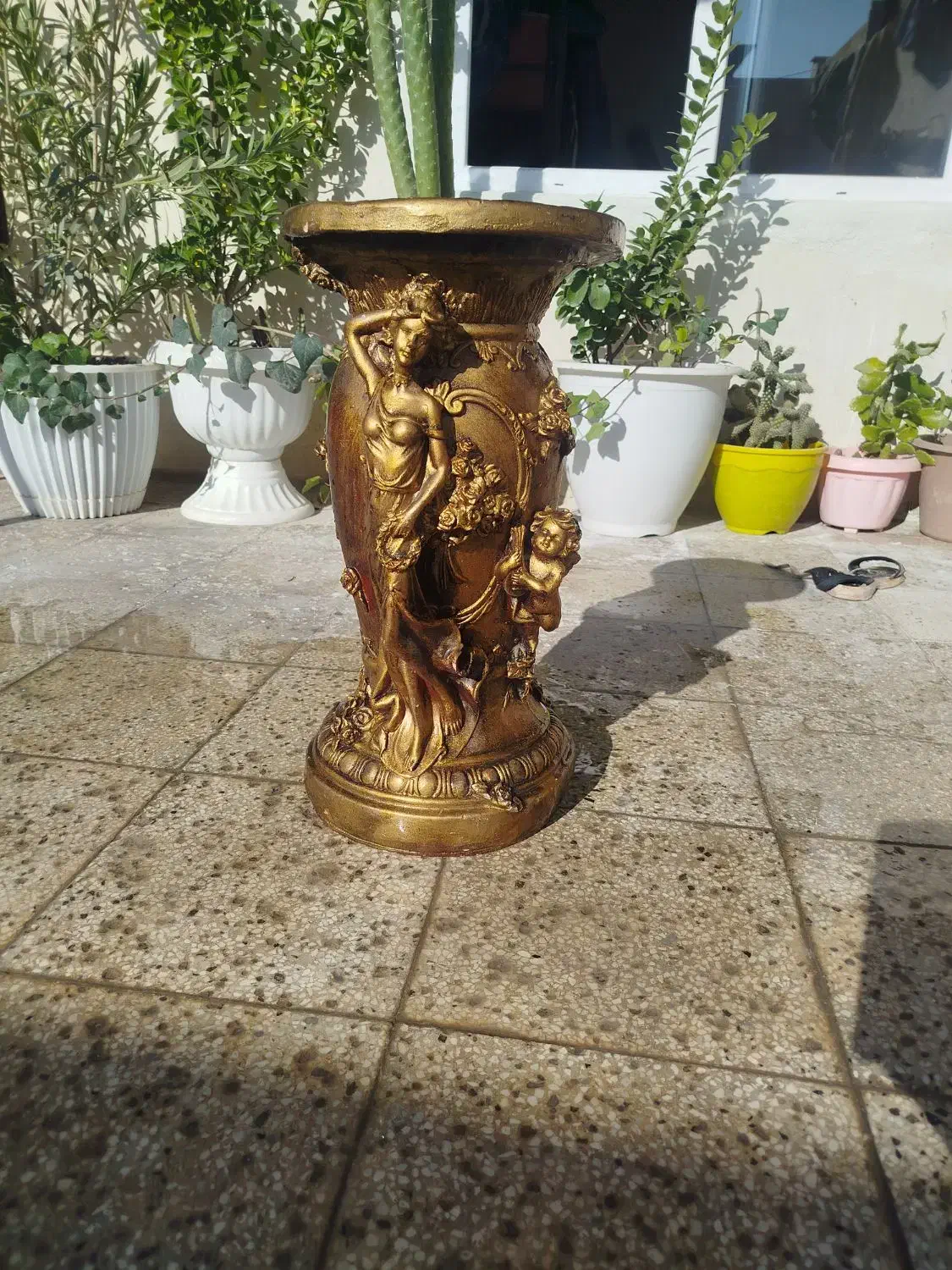 پایه گل /کنارسالنی دوعدد،وگلدان طلایی سالم|صنایع دستی و سایر لوازم تزئینی|مشهد, پنجتن|دیوار