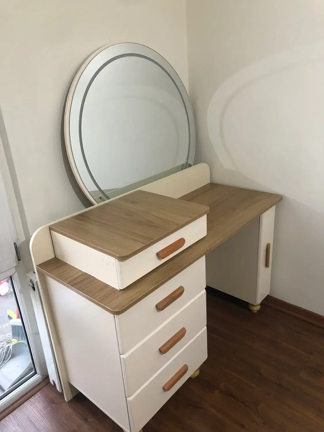 میز آرایش|مبلمان خانگی و میز عسلی|اندیشه, اندیشه فاز ۵|دیوار