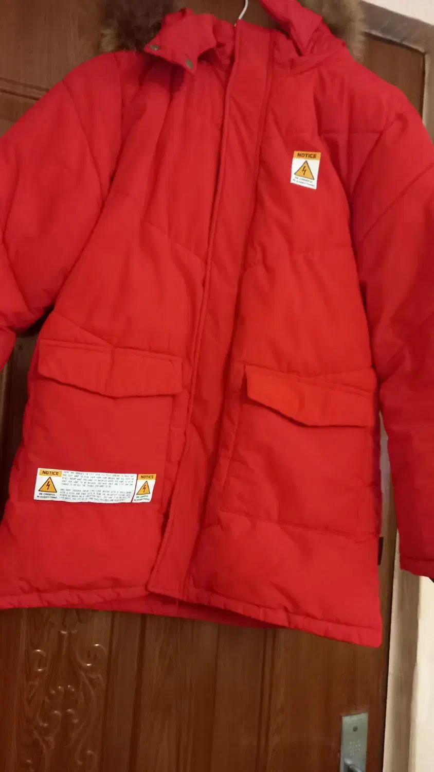 بارونی|لباس|رشت, صفاری|دیوار