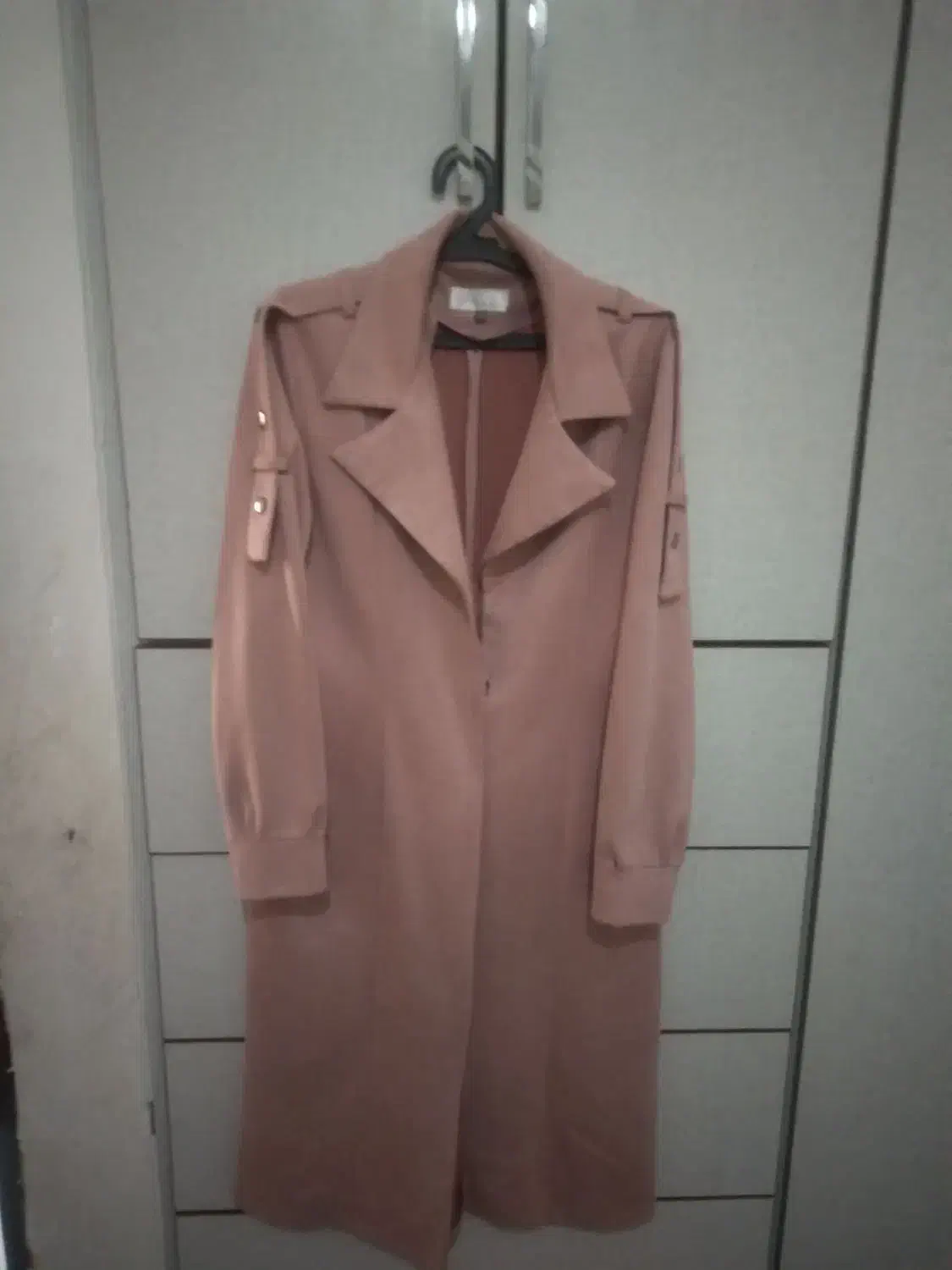 تعدادی مانتو|لباس|بروجرد, |دیوار