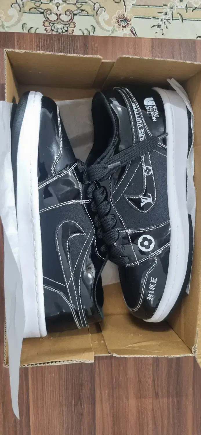 کفش|کیف، کفش، کمربند|میبد, |دیوار