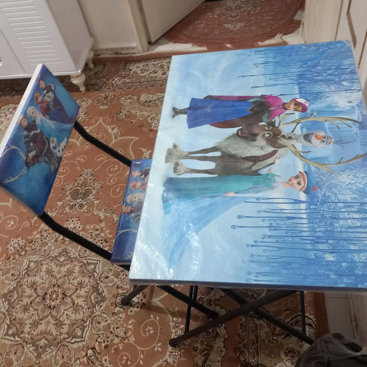 میز تحریر و میز تلویزیون|میز تحریر و کامپیوتر|صحنه, |دیوار