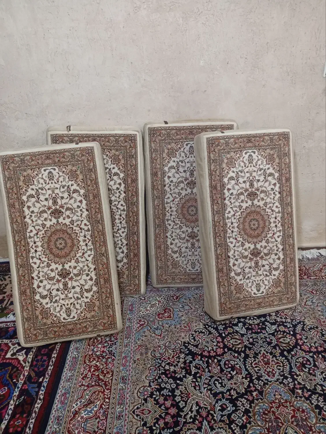 پشتی نیاز به تعمیر|پشتی|قروه, |دیوار
