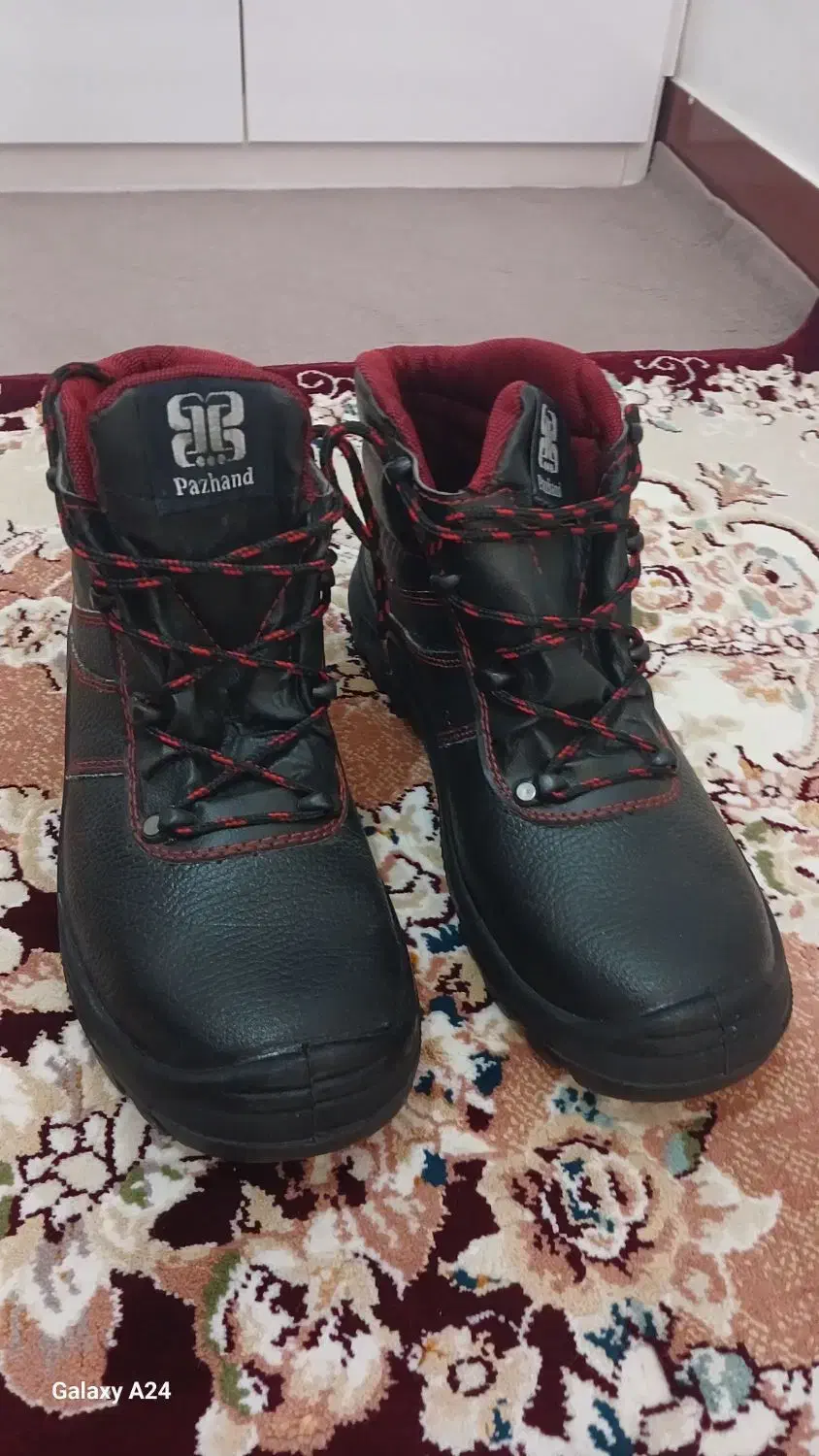 فروش پوتین ایمنی|کیف، کفش، کمربند|نقده, |دیوار