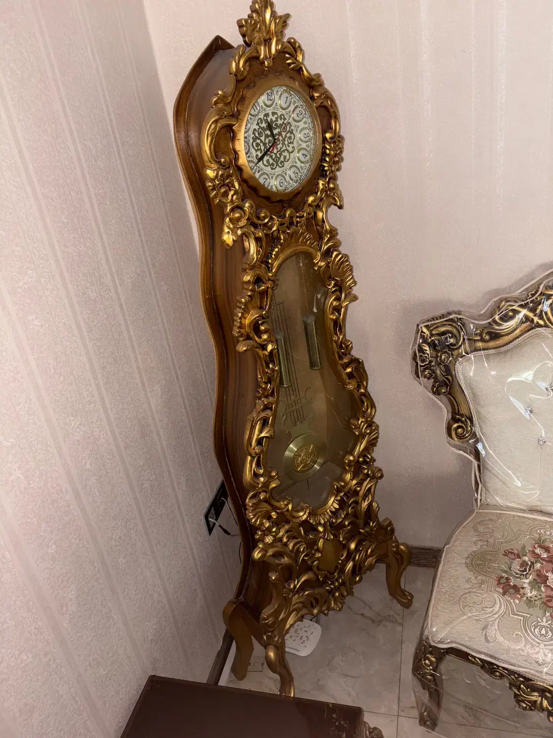 ساعت طلایی ایستاده بسیار نو|ساعت دیواری و تزئینی|فردیس, ثابتی|دیوار