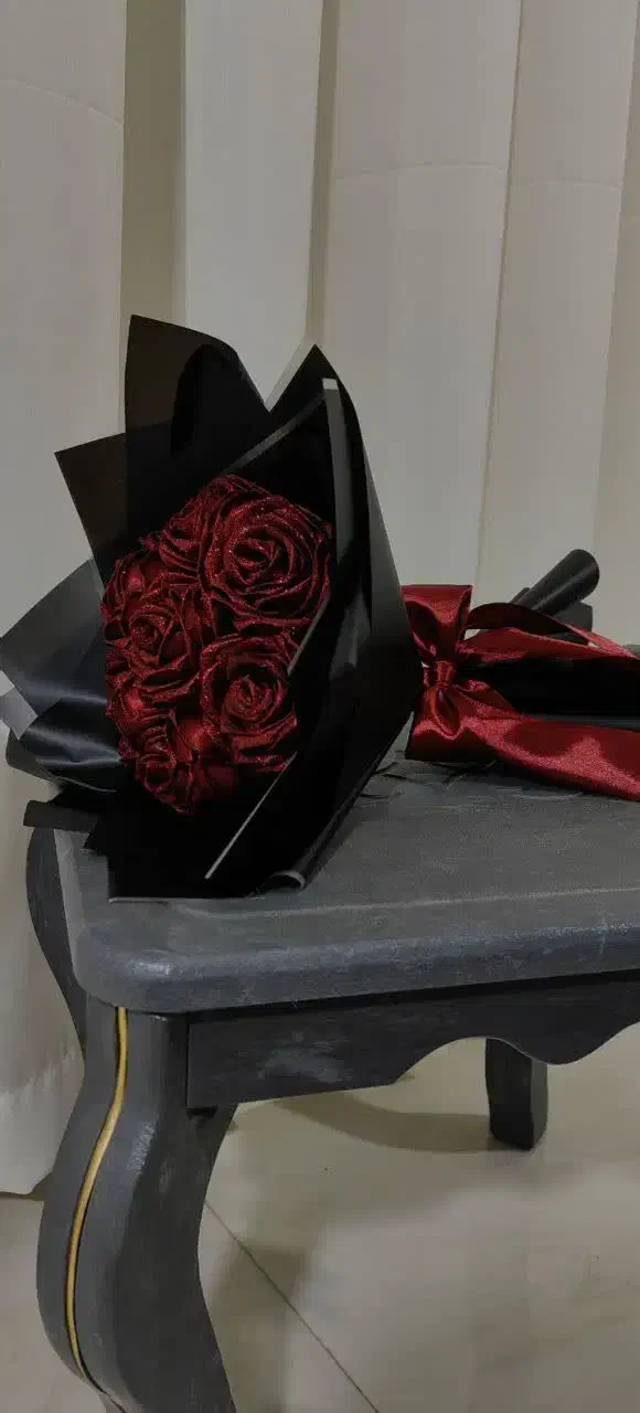 دسته گل ولنتاین شاین دار تخفیف ویژه|گل مصنوعی|تبریز, |دیوار