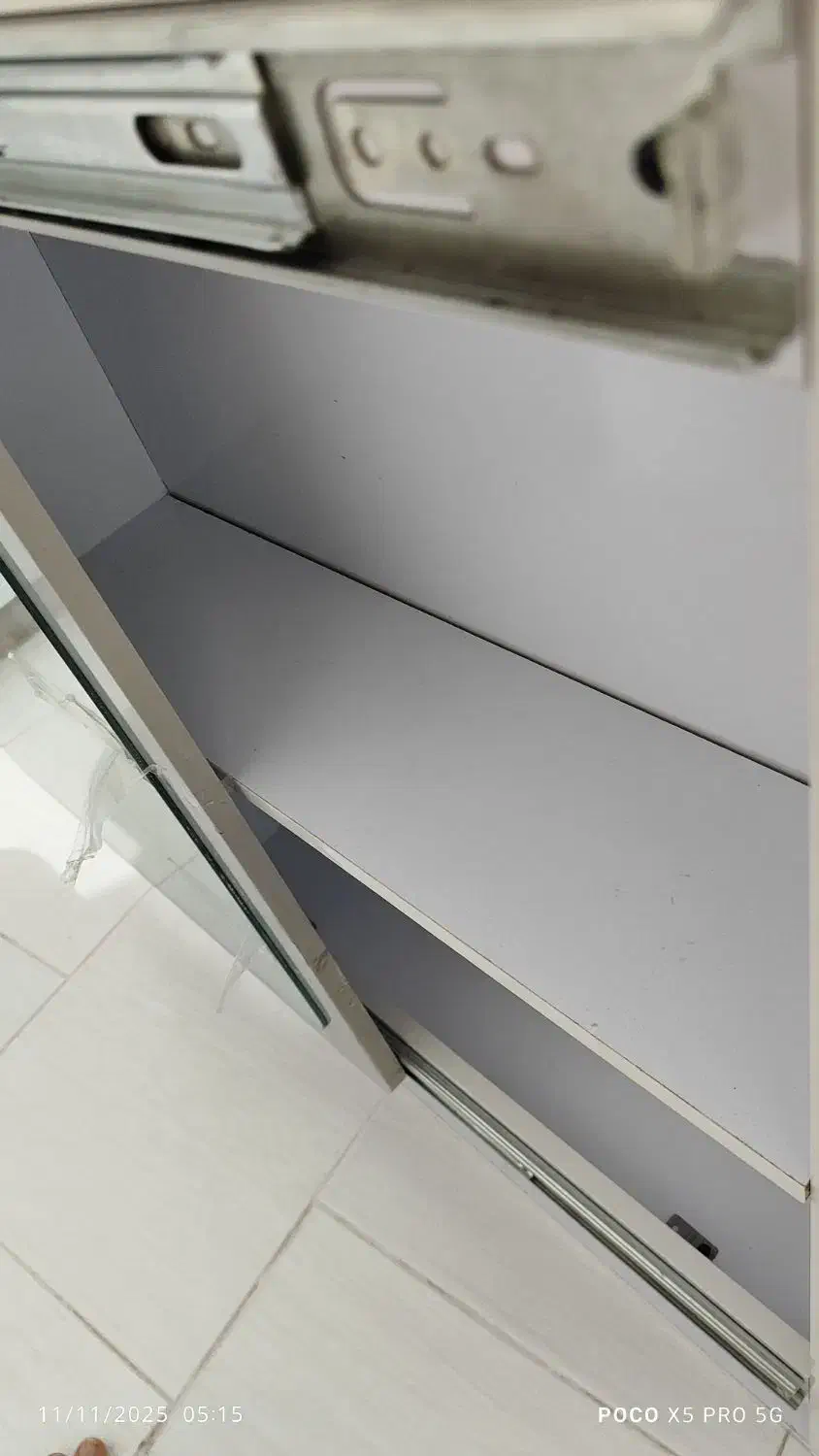 یک عدد آینه ریلی نو تمیز|آینه|سبزوار, هویزه|دیوار