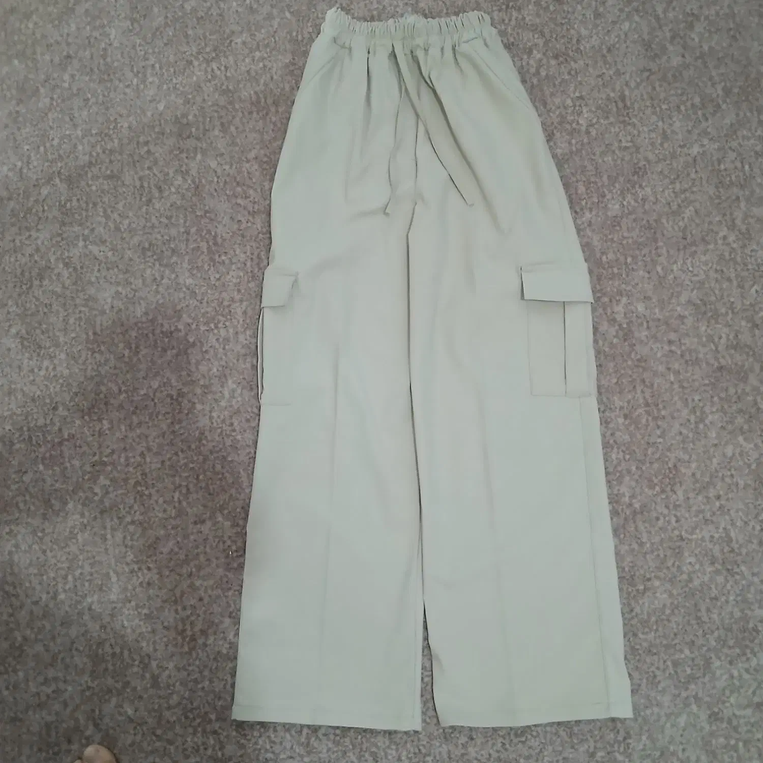 یه عدد شلوار کارگو نو رنگ کرم نخودی|لباس|الوند, |دیوار