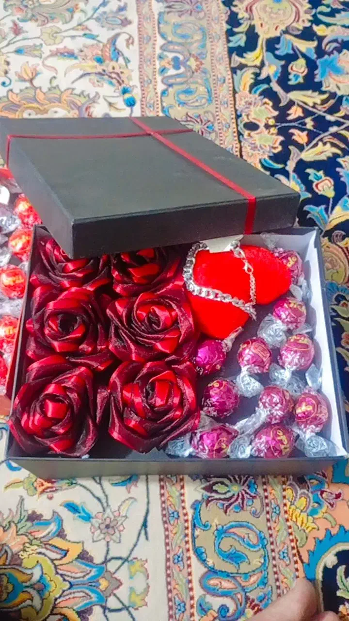 باکس های گل کادویی|گل مصنوعی|دلیجان, |دیوار