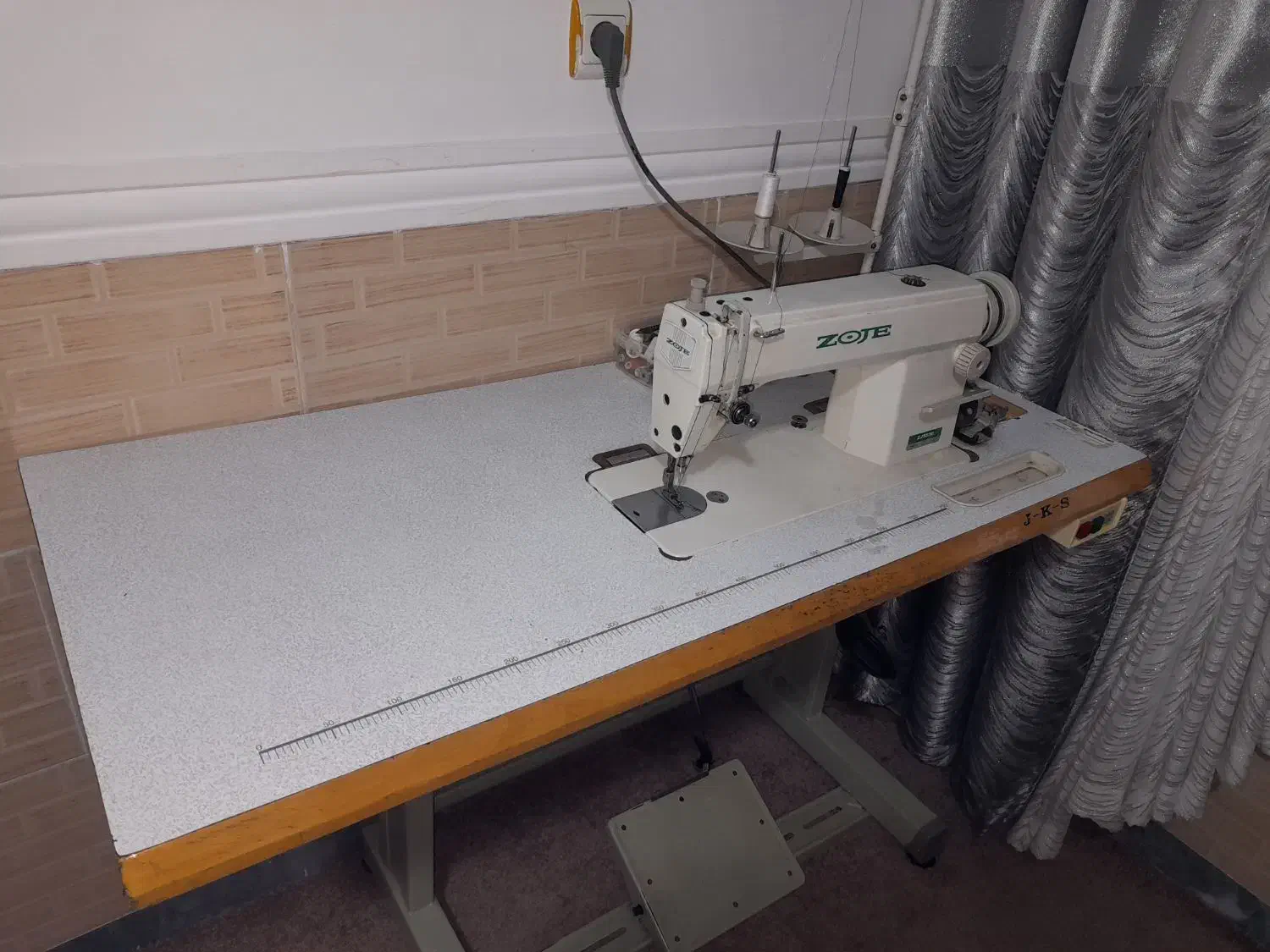 چرخ خیاطی راسته دوز|ماشین‌آلات صنعتی|بهار, |دیوار