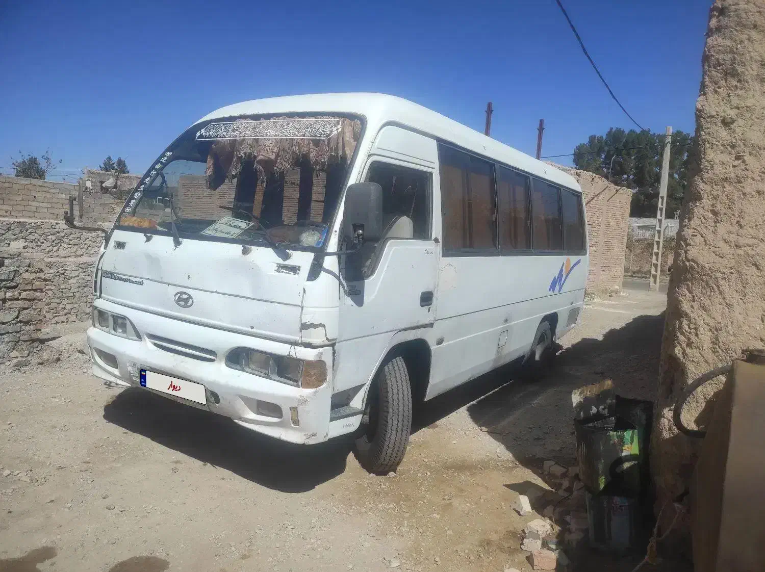 مینی بوس هیونداومینی بوس بنز|خودرو سنگین|درمیان, |دیوار