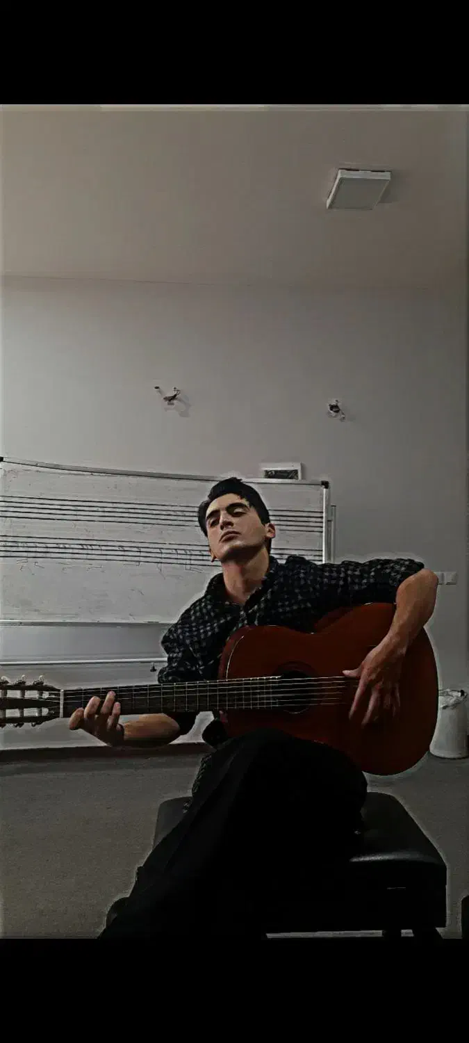 اموزش گیتار و موسیقی به صورت حرفه ی انلاین و حضوری|خدمات آموزشی|شاهین‌شهر, عطار|دیوار