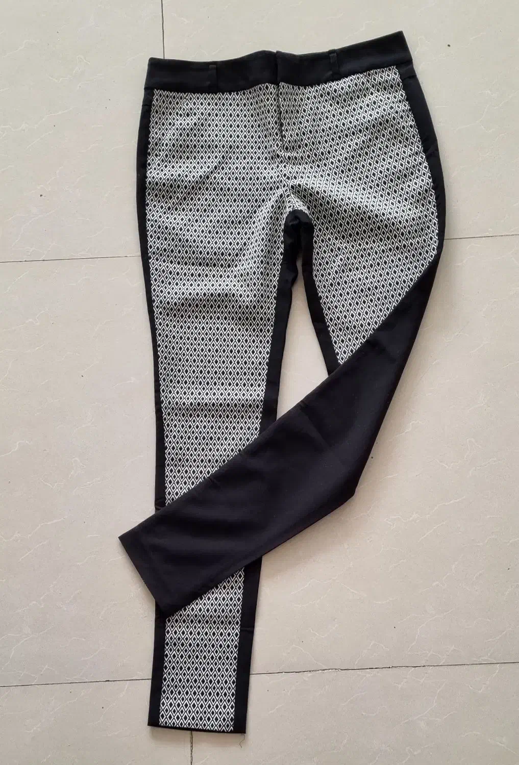 تعدادی لباس دخترانه|کفش و لباس بچه|اصفهان, جلالیه|دیوار