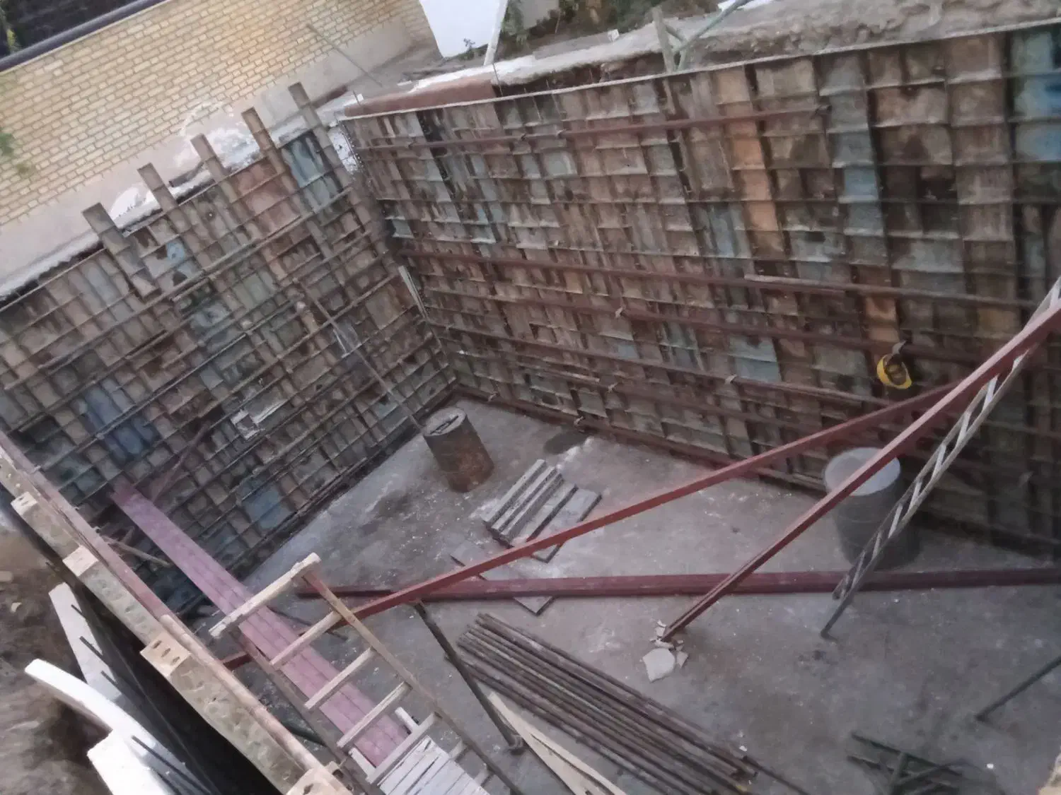 اجرای  فنداسیون قالب بندی ارماتور بندی واستخر|خدمات پیشه و مهارت|بروجرد, |دیوار