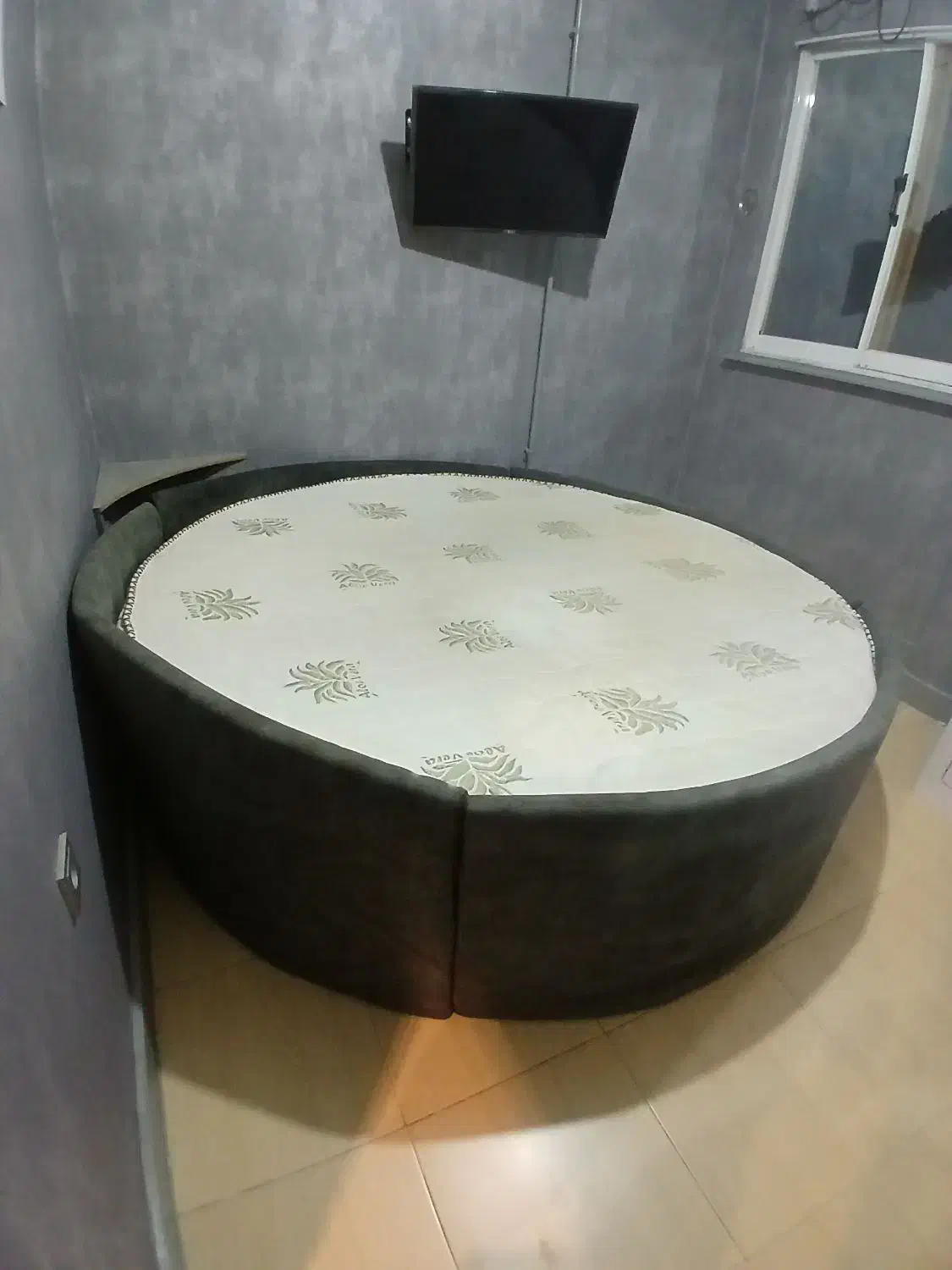 تخت گرد|تخت و سرویس خواب|رشت, علی آباد|دیوار