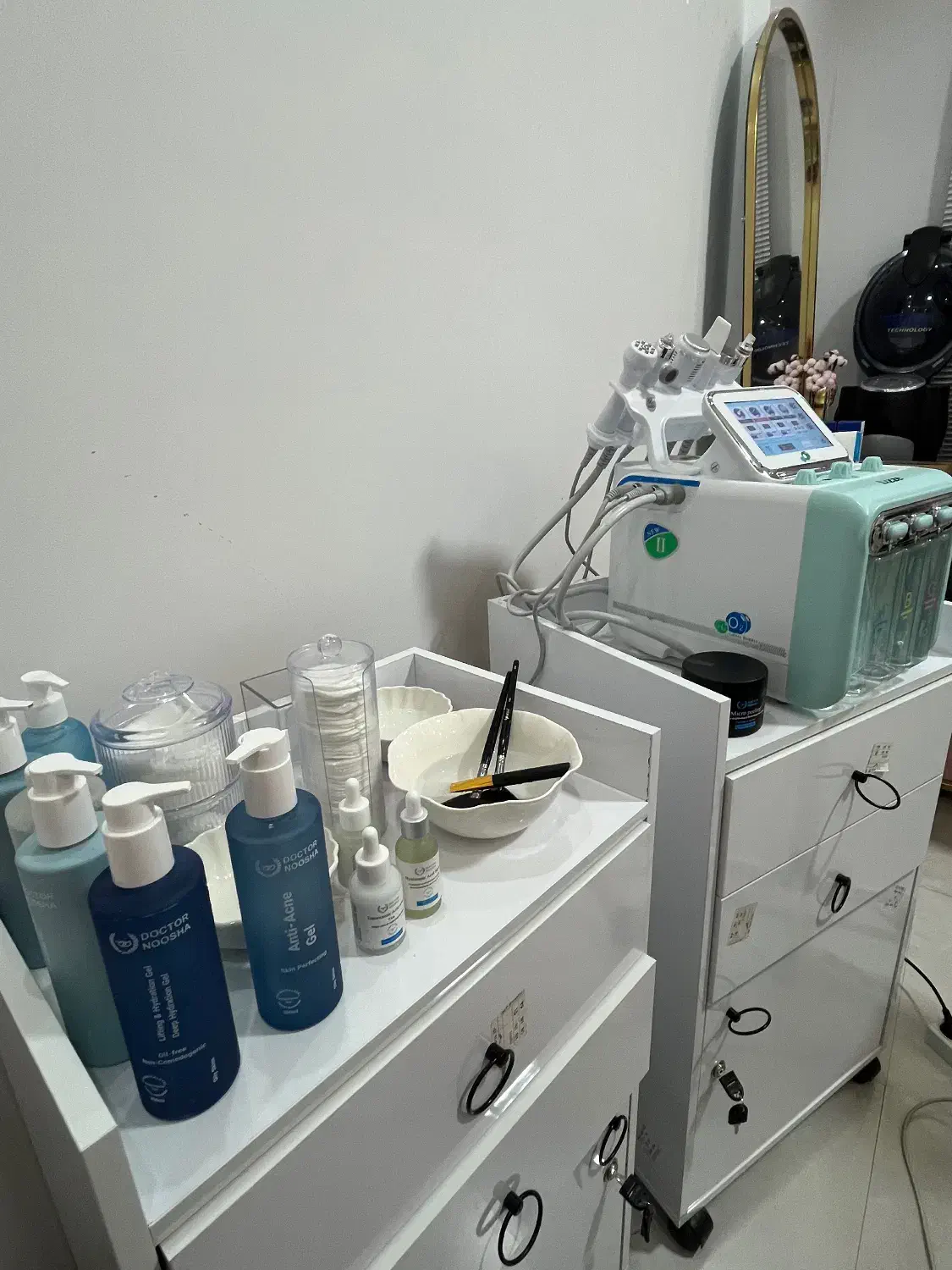 پاکسازی پوست به صورت تخصصی|خدمات آرایشگری و زیبایی|مشهد, هفت تیر (آب و برق)|دیوار