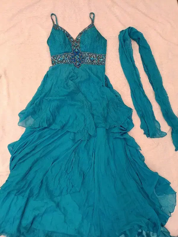 لباس مجلسی|لباس|قم, بنیاد|دیوار