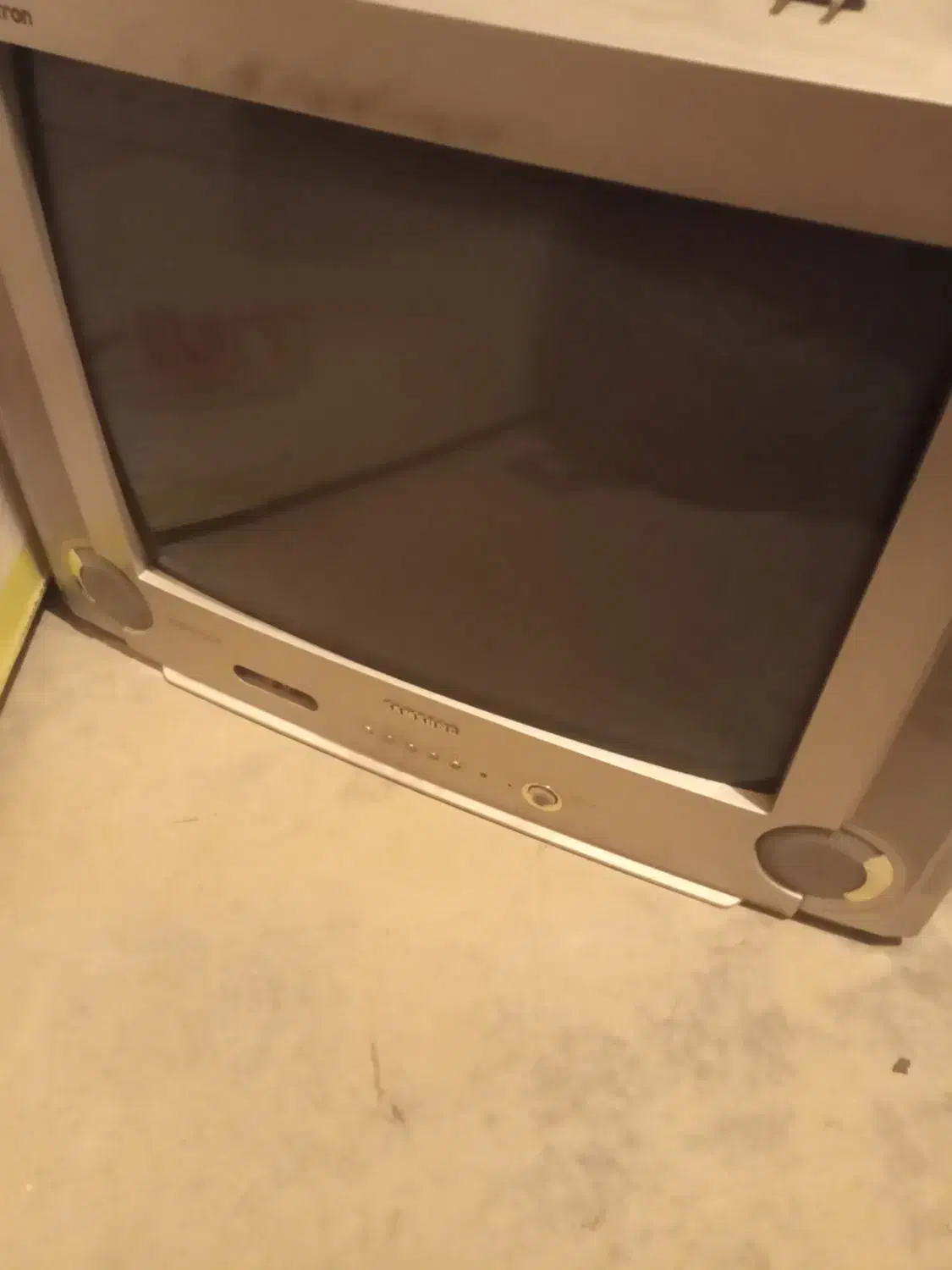 تلویزیون .لباسشویی . چندعدد وسیله دیگه|تلویزیون و پروژکتور|یزد, |دیوار