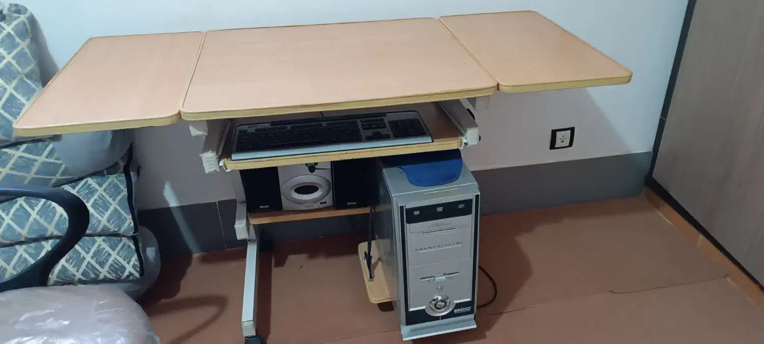 صندلی و میز کامپیوتر تمیز ونو|میز تحریر و کامپیوتر|ایلام, |دیوار