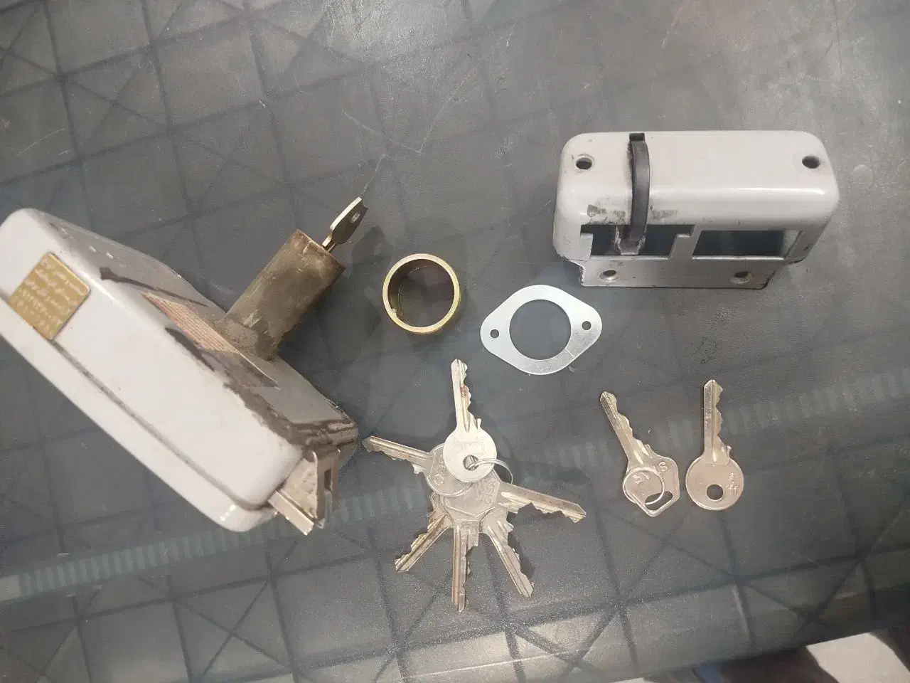 قفل برقی سیزا گالوانیره 12 ولتی مدل 671 حیاطی|مصالح و تجهیزات ساختمان|تهران, سلسبیل جنوبی|دیوار