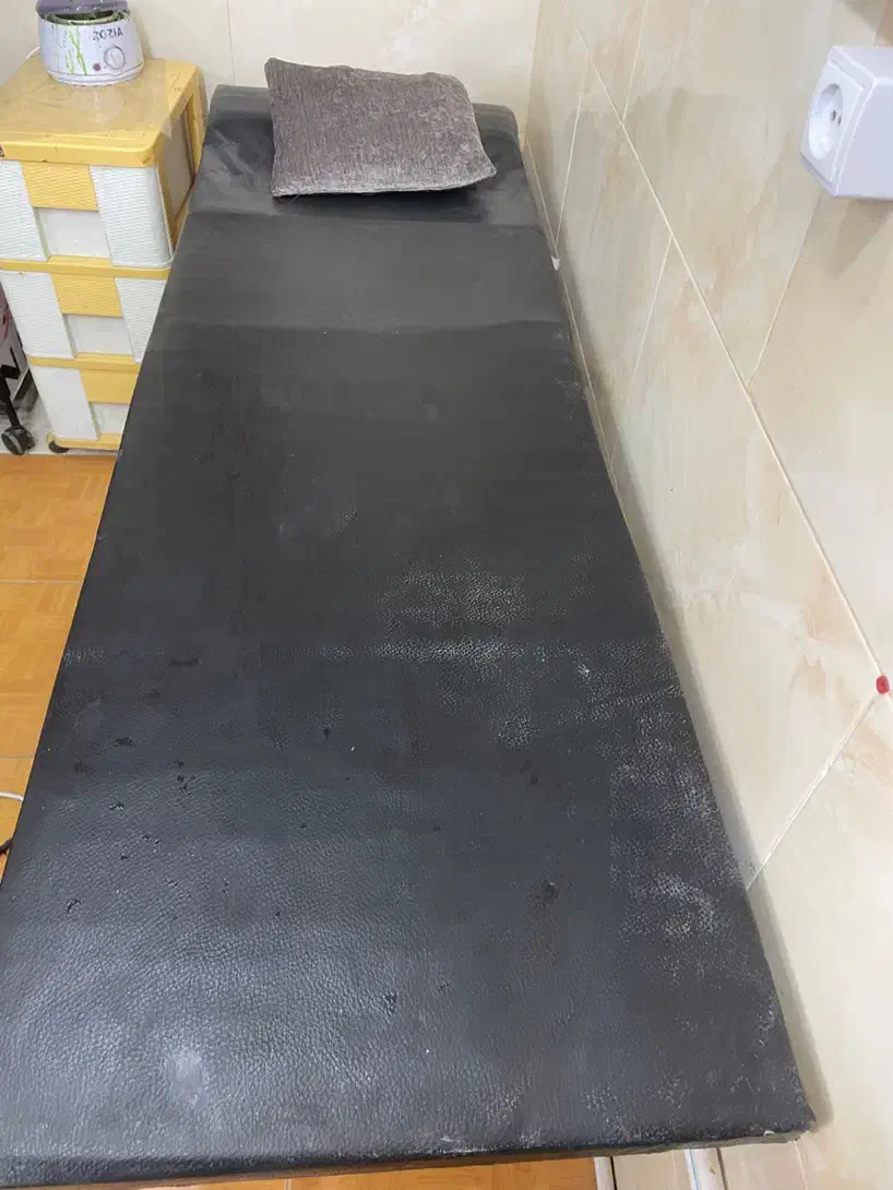 صندلی اصلاح تخت اپلاسیون و اینه قدی|آرایشگاه و سالنهای زیبایی|کرمان, |دیوار