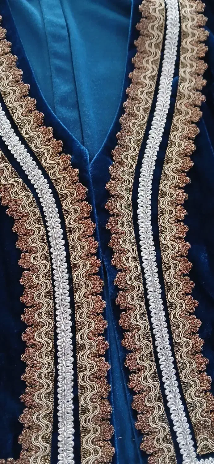 جلیقه سنتی  و گلونی|لباس|بروجرد, |دیوار