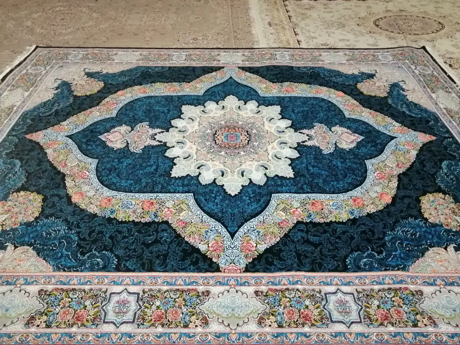 فرش 12 متری|فرش|آران و بیدگل, |دیوار