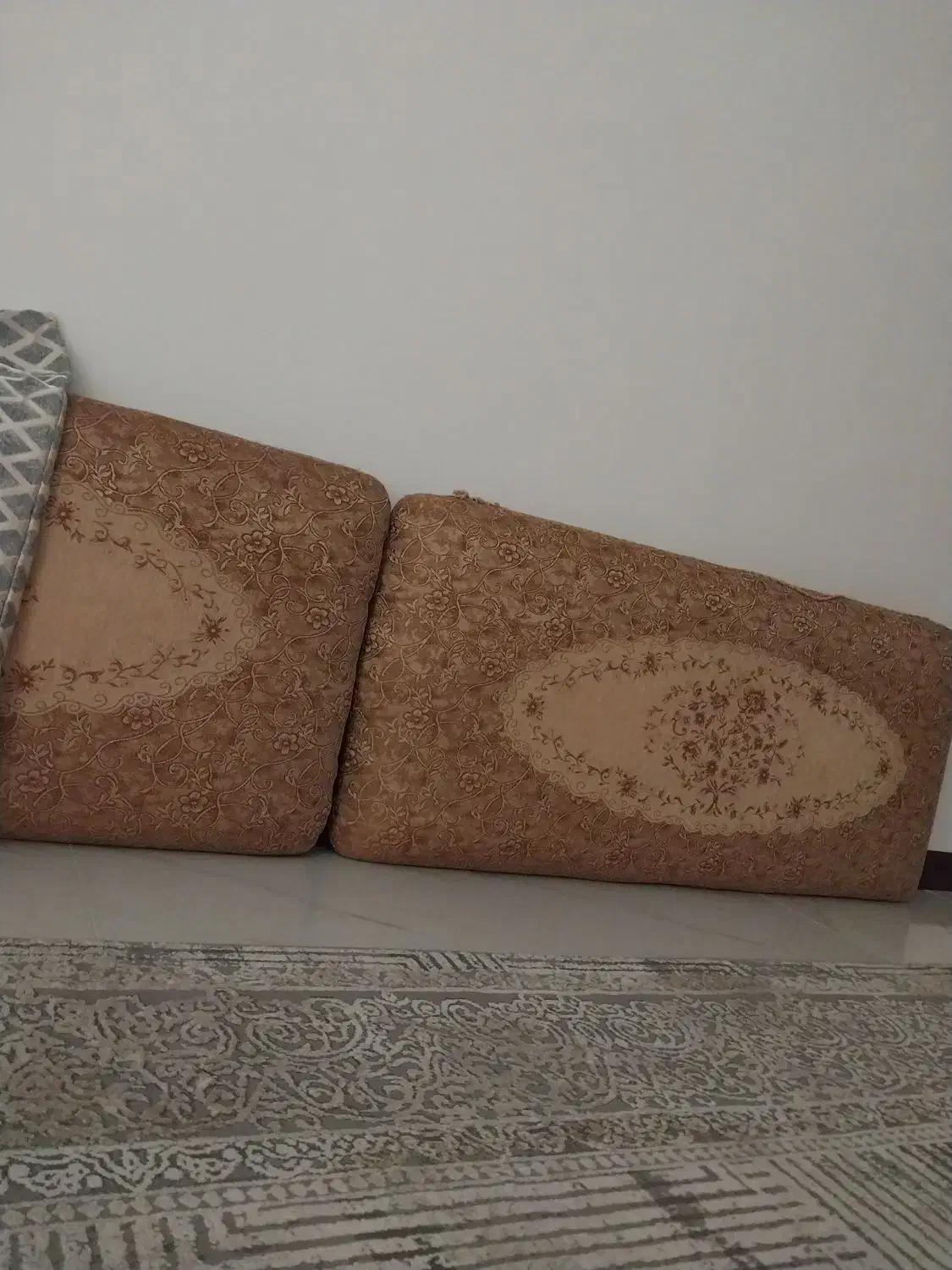 پشتی|پشتی|اهواز, شهرک دانشگاه|دیوار