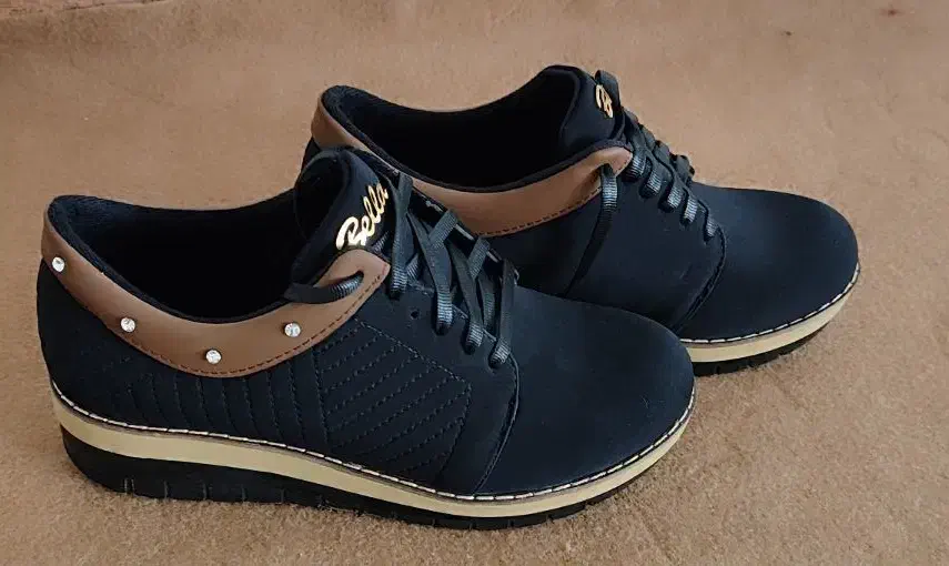 کفش|کیف، کفش، کمربند|شاهین دژ, |دیوار