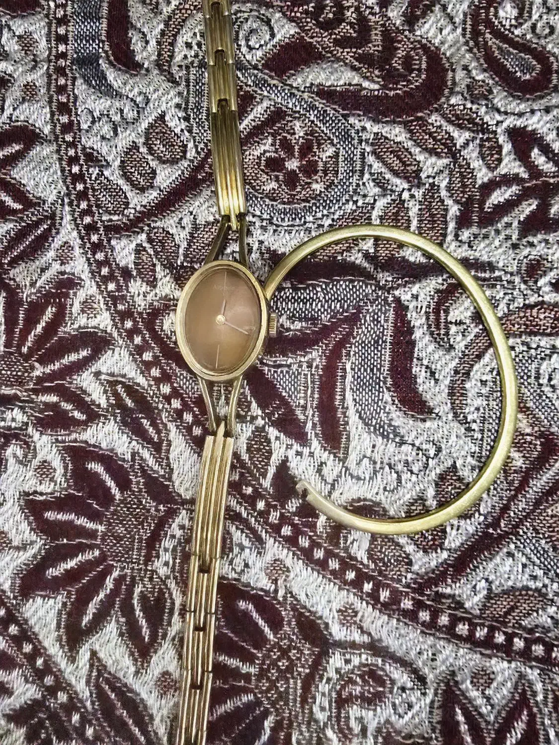 ساعت نیوادا سویس کوکی داخل صفحه بندمیکرو طلا داره|ساعت|تبریز, |دیوار