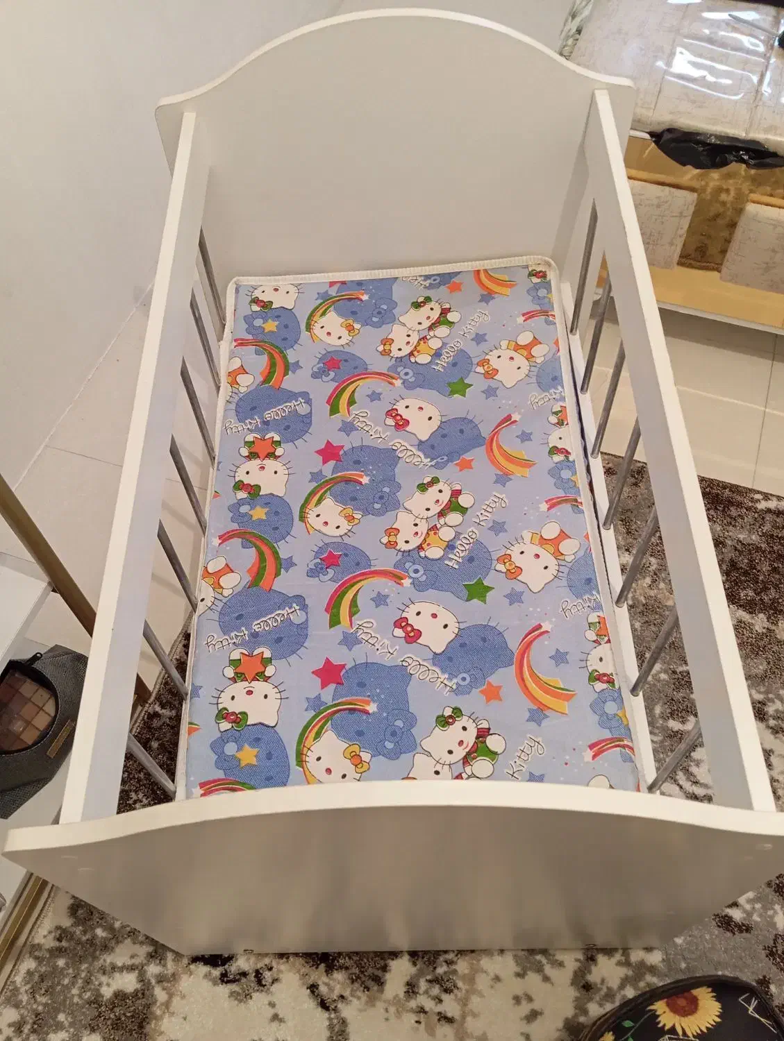 تخت نوزاد گهواره شو سالم ودر حد نو|تخت و صندلی بچه|تبریز, |دیوار