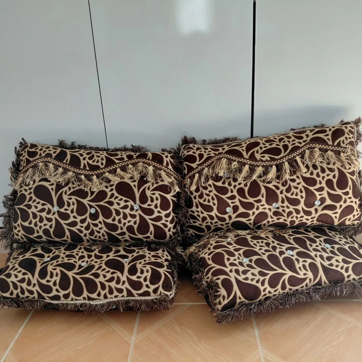 چهار تا پشتی نو از استفاده نشده|پشتی|دهق, |دیوار