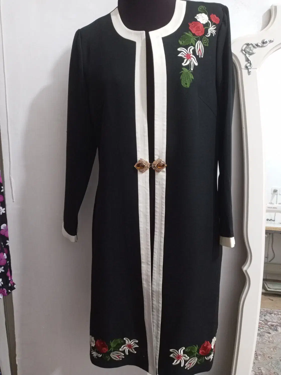 مانتو شیک گل دوزی شده|لباس|خان ببین, |دیوار