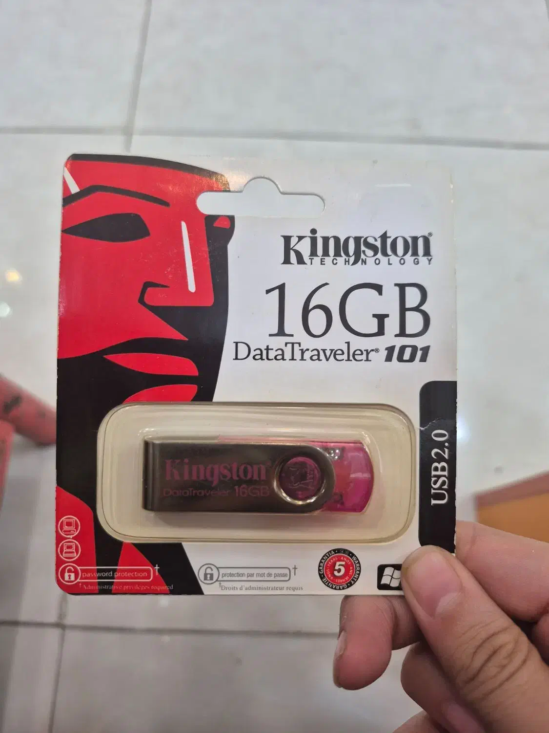 فلش ۱۶ گیگ اک پلمپ  و یک فلش ۸ گیگ در حد نو|قطعات و لوازم جانبی رایانه|مشهد, شهید آوینی|دیوار