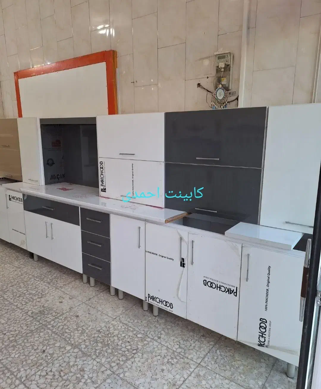 کابینت ویترین‌دار مشبک سفید احمدی ۳۰۴۵۹|مصالح و تجهیزات ساختمان|رشت, پیرکلاچای|دیوار