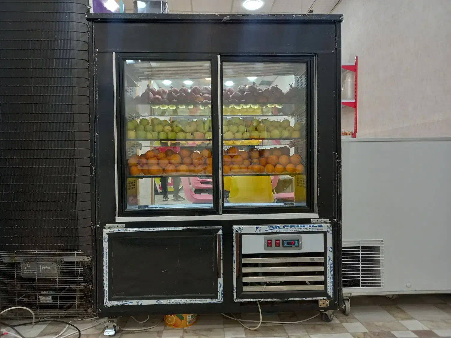 یخچال ویترینی در حد نو|فروشگاه و مغازه|قم, حاج خلیل|دیوار
