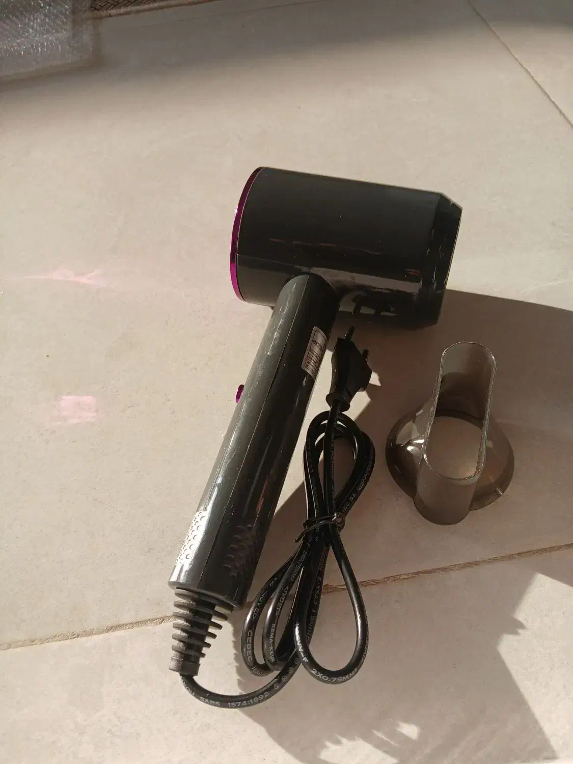 سشوار مسافرتی کم جا . شیک . پرقدرت|آرایشی، بهداشتی، درمانی|میبد, |دیوار