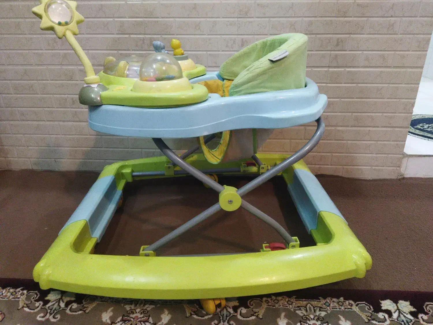 روروک موزیکال|کالسکه و لوازم جانبی|قدس, شهر‌قدس|دیوار