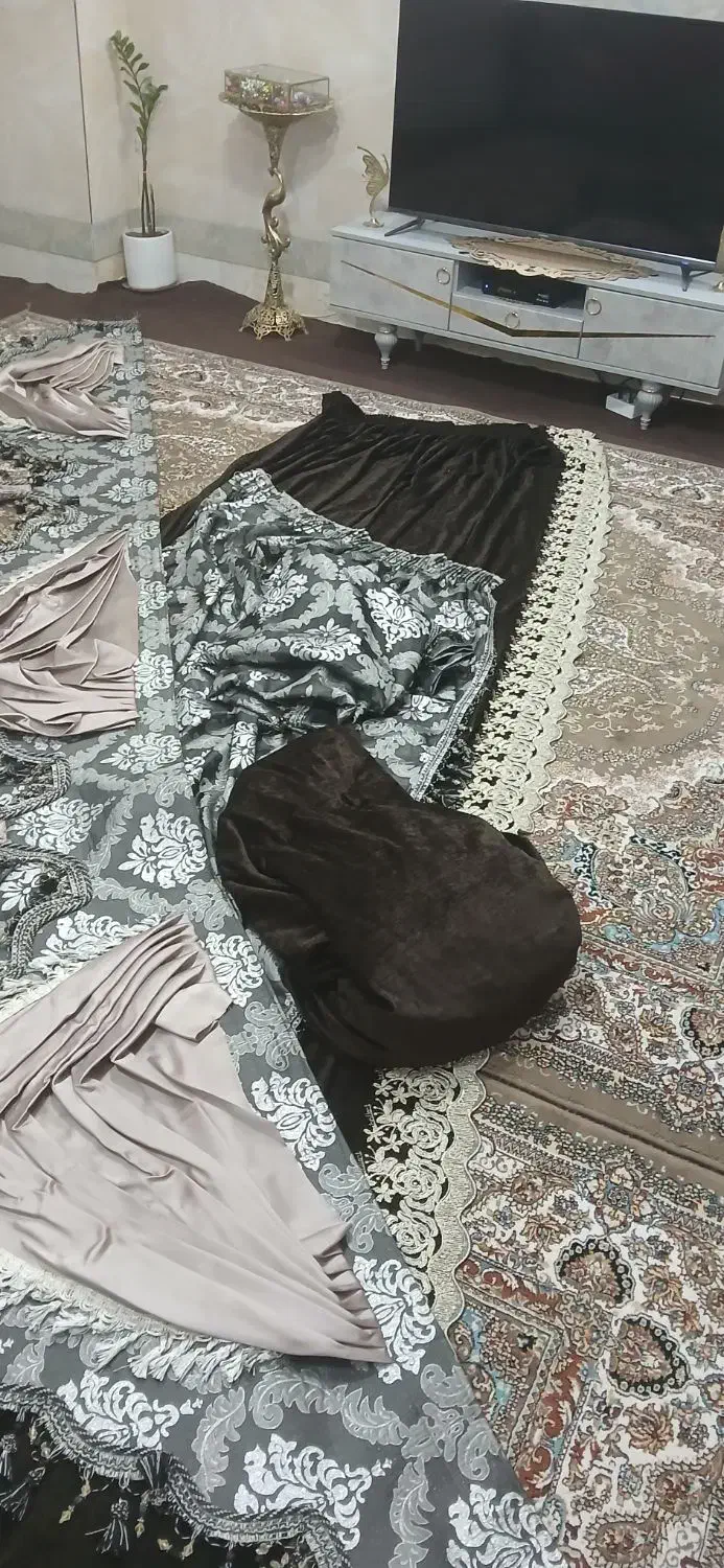 پرده|پرده، رانر، رومیزی|قم, دروازه چوبی|دیوار