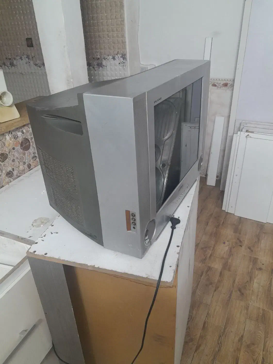 تلویزیون ۲۱ سامسونگ و دستگاه دیجیتال دنای|تلویزیون و پروژکتور|باقرشهر, |دیوار