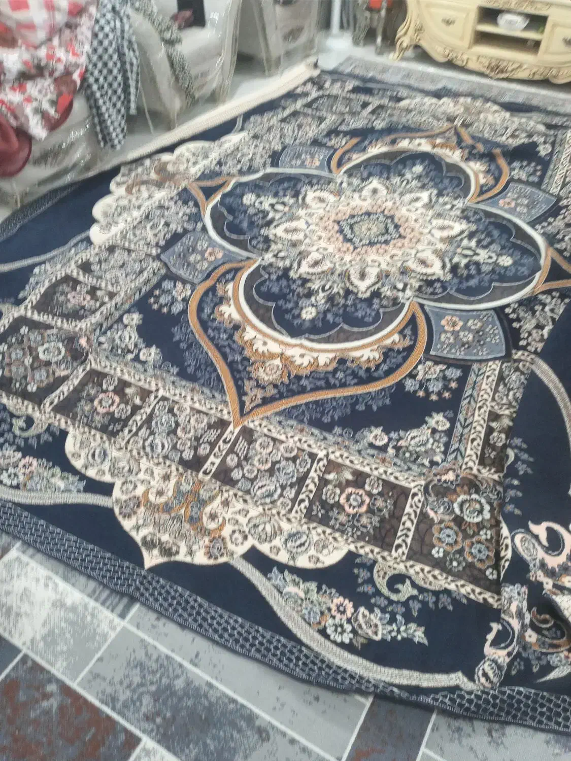 روفرشی‌استفاده‌نشده‌طرح‌‌ترنج‌‌زیبا|روفرشی|آستانه اشرفیه, |دیوار