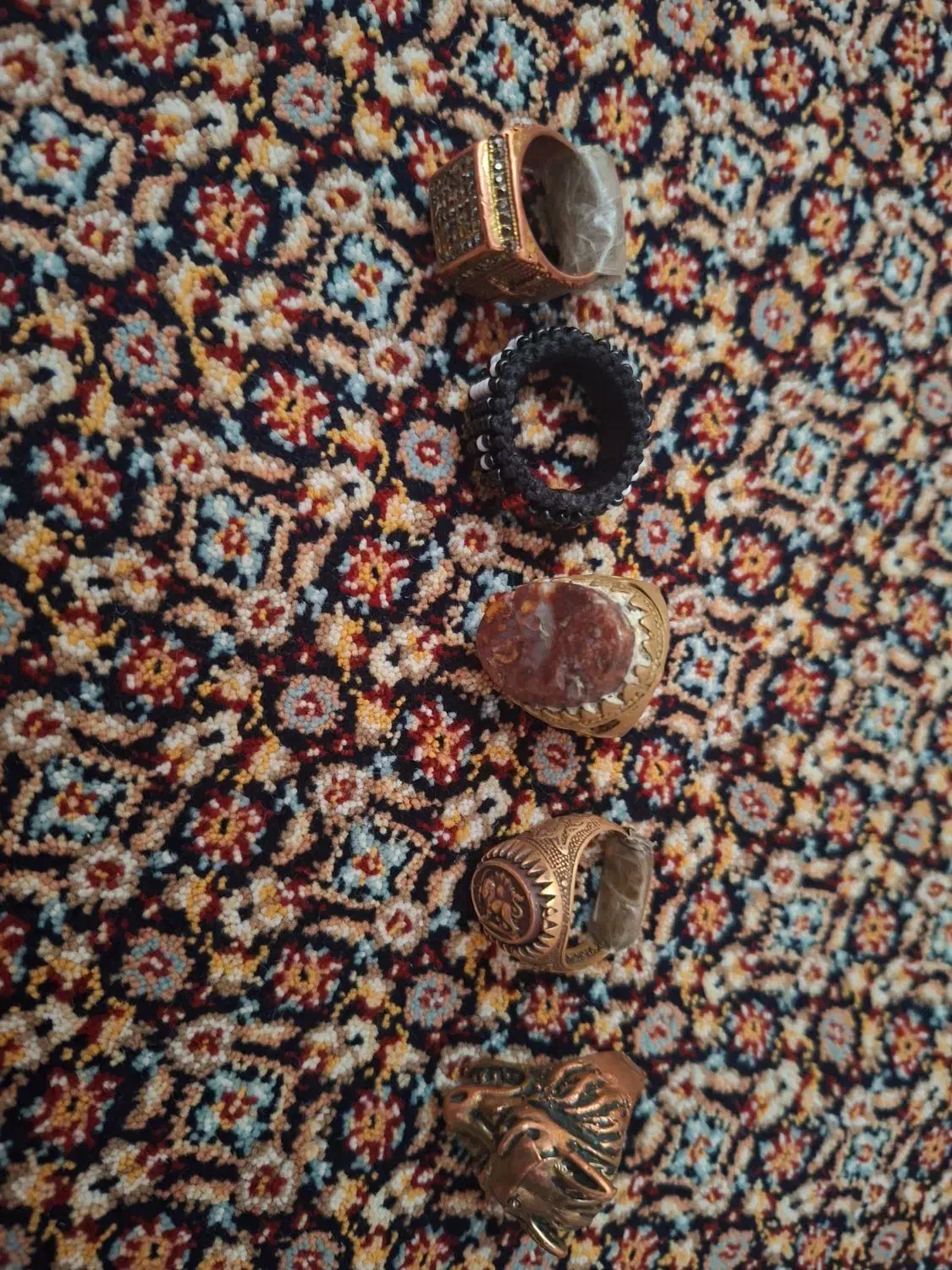 چاقو انگشتر|کلکسیون اشیاء عتیقه|ایذه, |دیوار