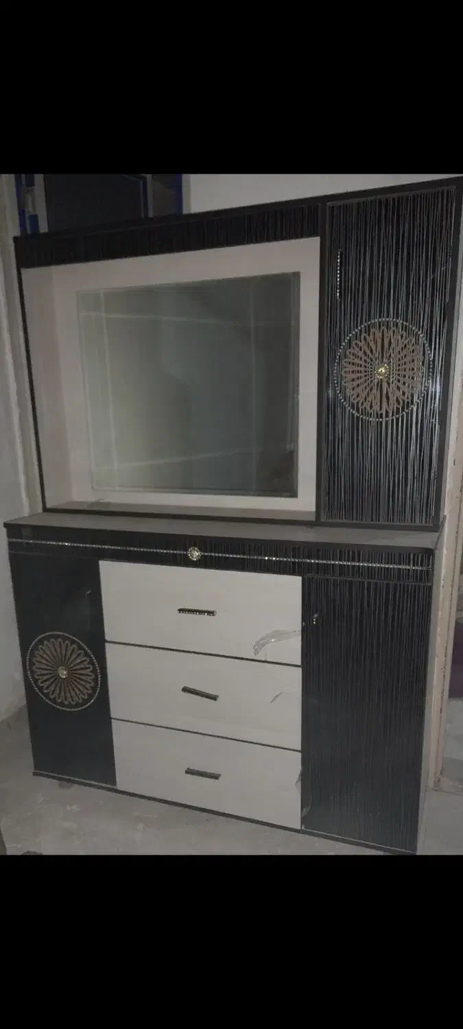 تعدادی لوازم خونه به فروش میرسد|بوفه، ویترین، کنسول|نسیمشهر, |دیوار