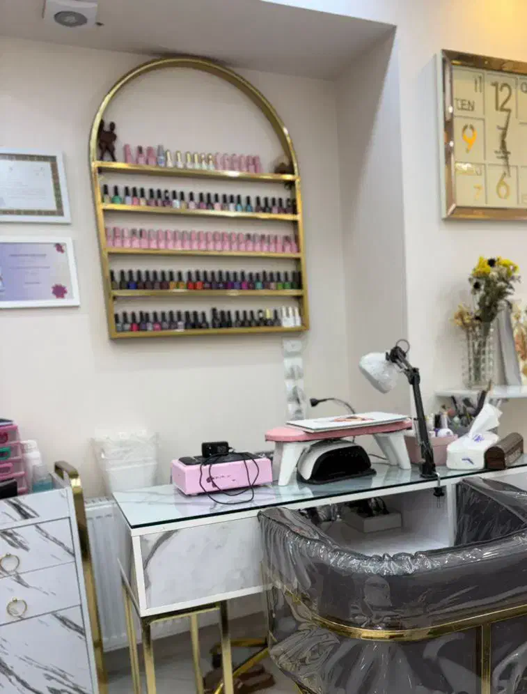 ناخنکار و پدیکوریست|استخدام درمانی، زیبایی، بهداشتی|پرند, فاز ۱|دیوار