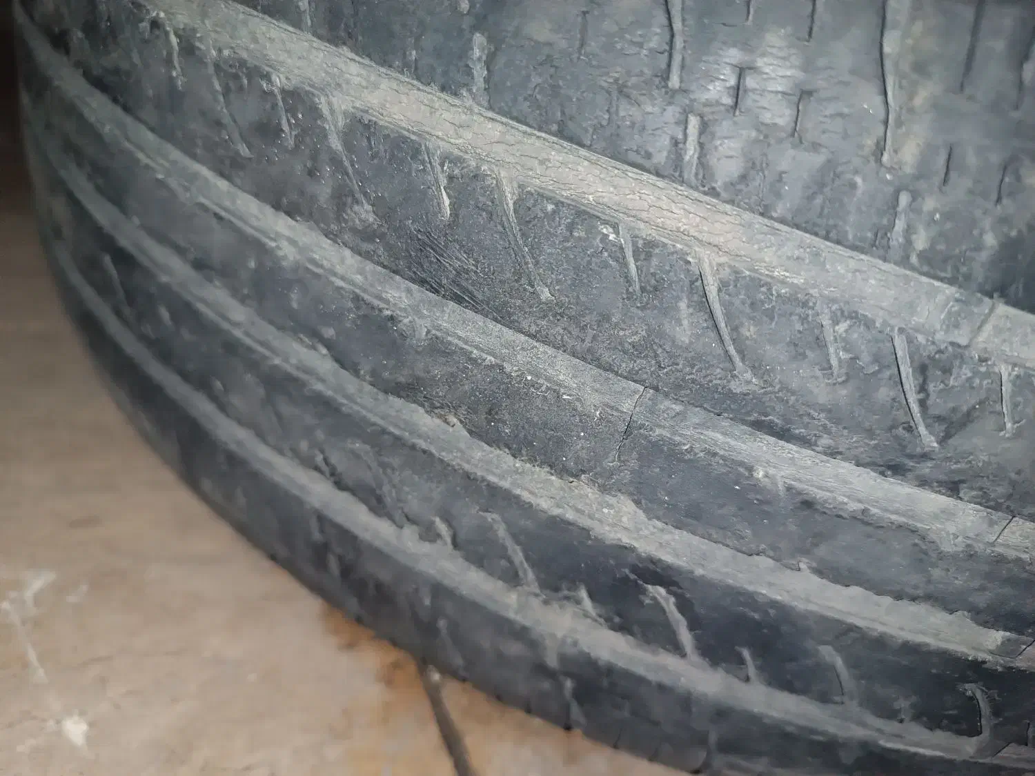 لاستیک205پژویی|قطعات یدکی و لوازم جانبی|قم, باغ کرباسی|دیوار