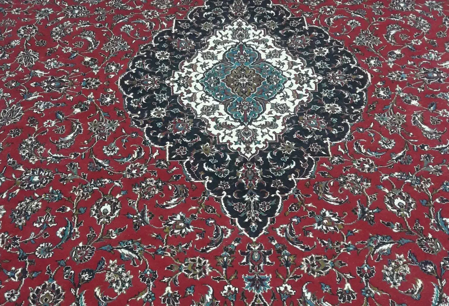 فرش بدون لکه و پارگی به خریدار تخفیف هم میدم.|فرش|املش, |دیوار