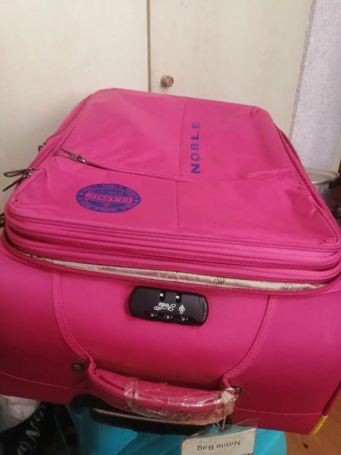 چمدان|کیف، کفش، کمربند|رشت, گلسار|دیوار