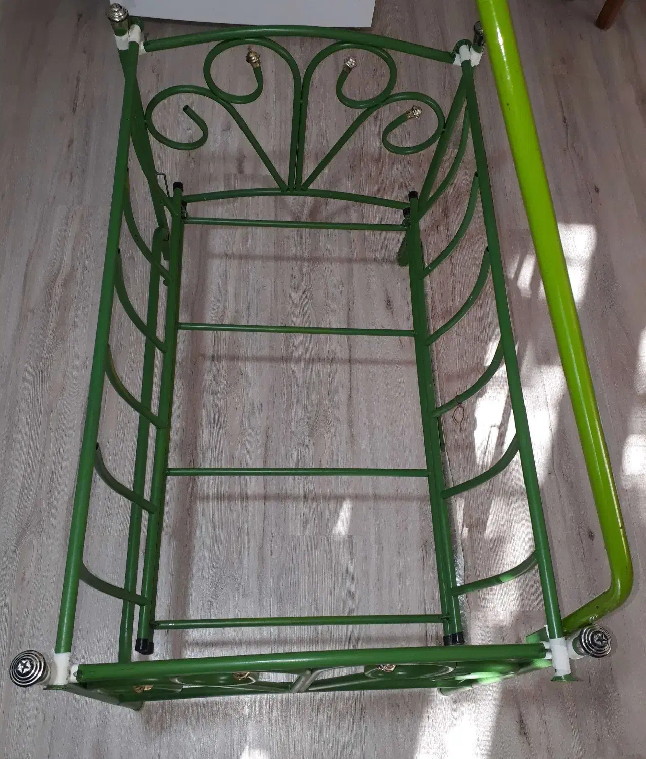 تخت و گهواره فلزی|تخت و صندلی بچه|گنبد کاووس, |دیوار